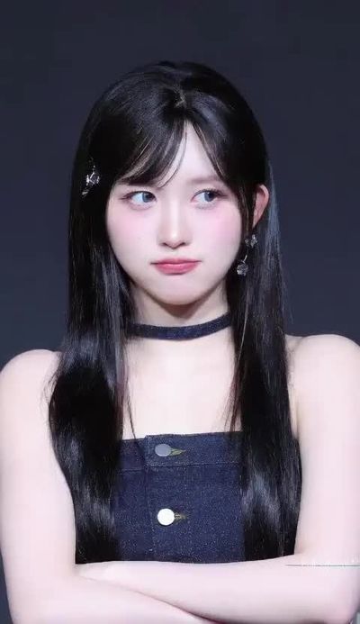 Gaeul – shows boobs deepfake videos