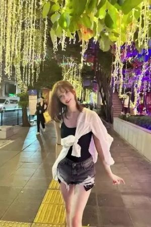 Magenta - play with pussy deepfake videos