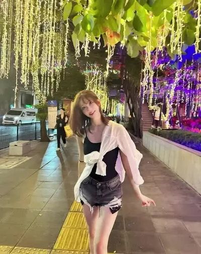 Magenta – play with pussy deepfake videos